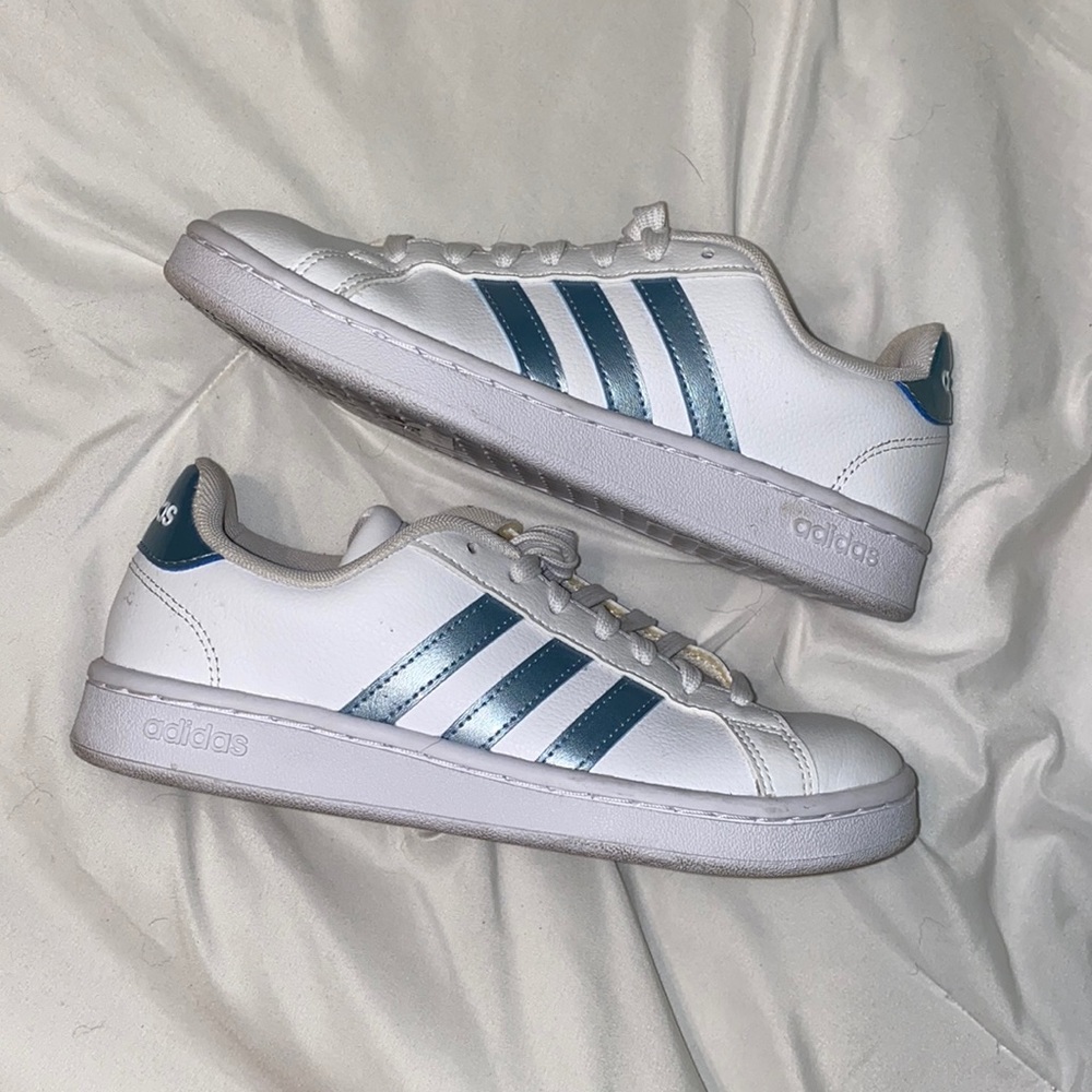 Adidas Sneakers